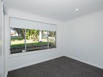 RENOVATED DELIGHT SPACIOUS FAMILY HOME IN PRIME LAKESIDE LOCATION