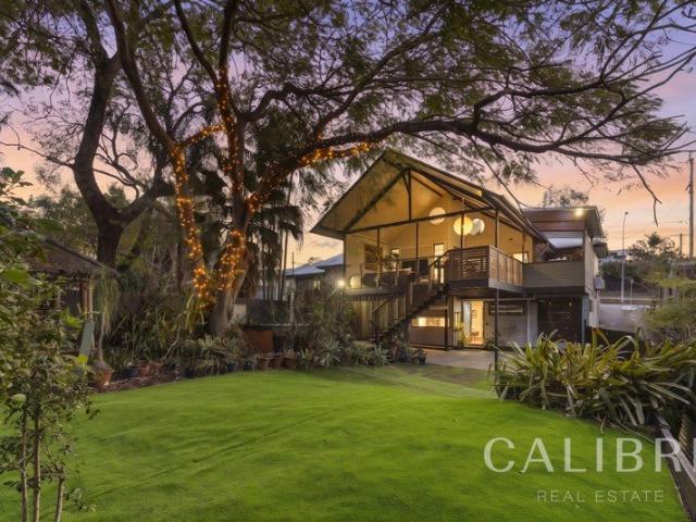 Auction Sunday 4th October 9:30am Dual Living Home Two Kitchens, Oversized Deck, Huge Rear Access