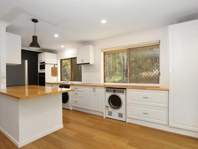RENOVATED DUPLEX NO BODY CORP FEES!