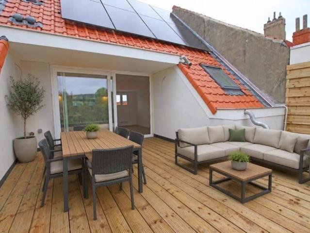 Renovated duplex apartment with sunny terrace!