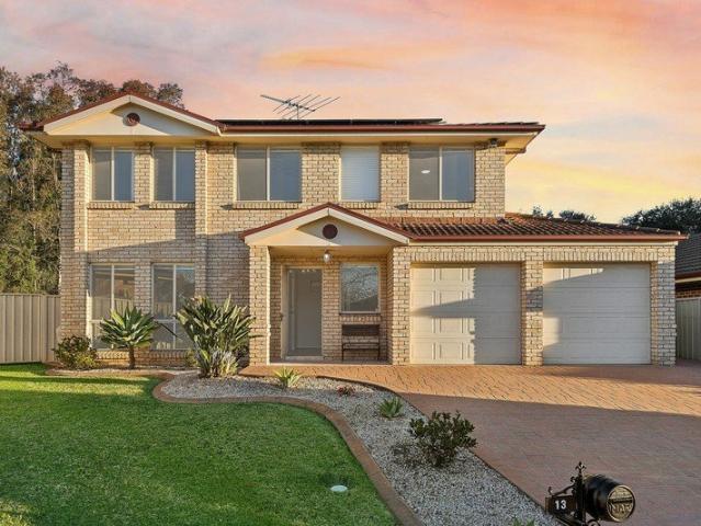 Renovated entertainer in serene cul de sac on 907.6sqm