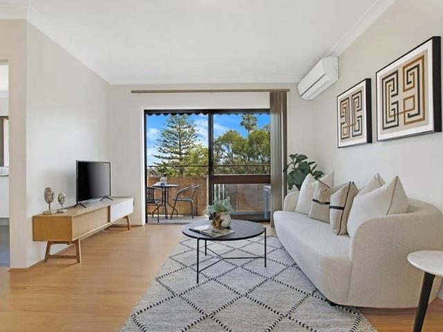 Renovated Executive Apartment with Sweeping District Views