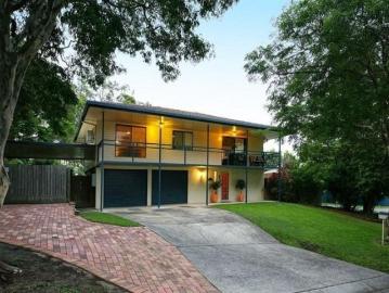 Renovated Family Oasis with Dual Living and a Pool