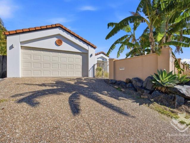 Renovated Family Oasis with Pool on 743m? Corner Block