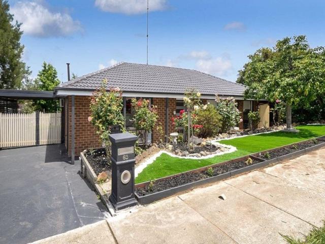 Renovated Family Comfort with Exceptional Entertaining Space in Pakenham