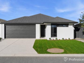 RENOVATED FAMILY ENTERTAINER WITH SWIM SPA & INCREDIBLE ALFRESCO