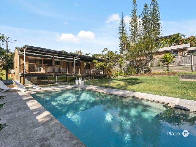 Renovated Family Entertainer with Pool on 708m² in a Premier Holland Park West Location