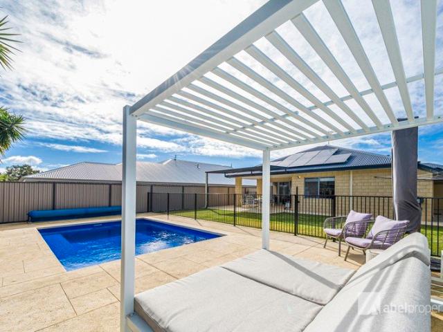 RENOVATED FAMILY HAVEN + SPARKLING POOL AND EXCEPTIONAL PARKING! HOME OPEN SUN 30TH AUG 11.00AM 11.30AM