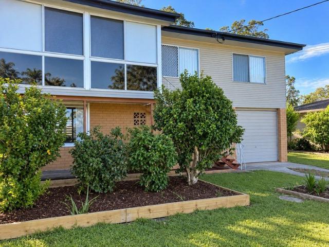 Renovated Family Home Backing onto Parkland!
