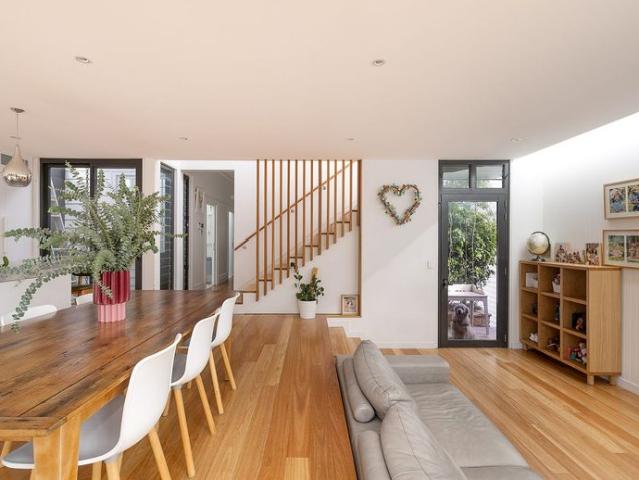Renovated family home / flexible layout / village convenience