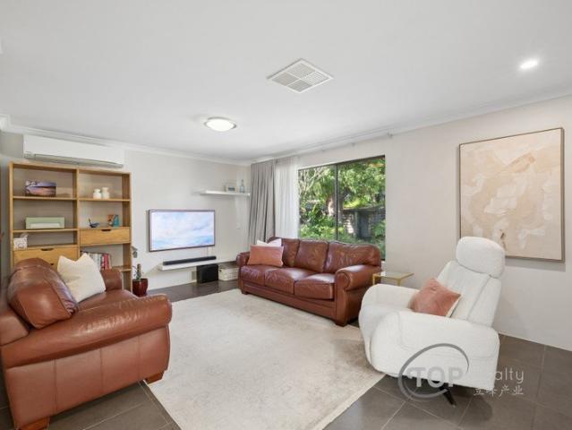 NEW PRICE! RENOVATED FAMILY HOME IN CUL DE SAC