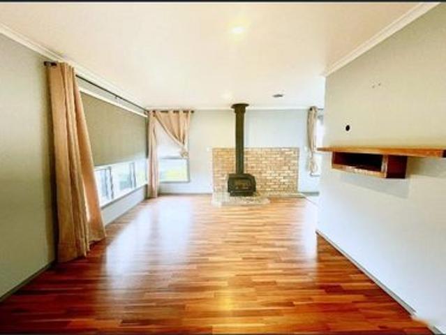 Renovated Family Home in a Quiet & Convenient Wendouree Location