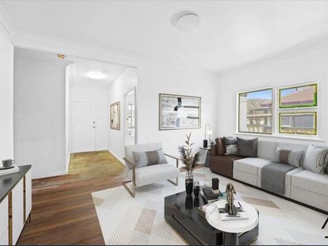 Renovated Family Home in Quiet Cul de Sac