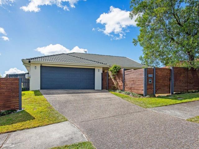 Renovated Family Home on 710m2 Elevated Block