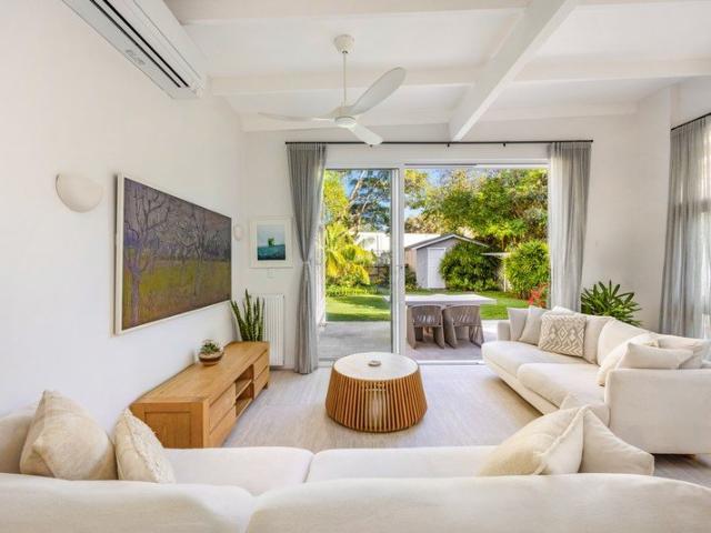 Renovated Family Home Walk to Beach