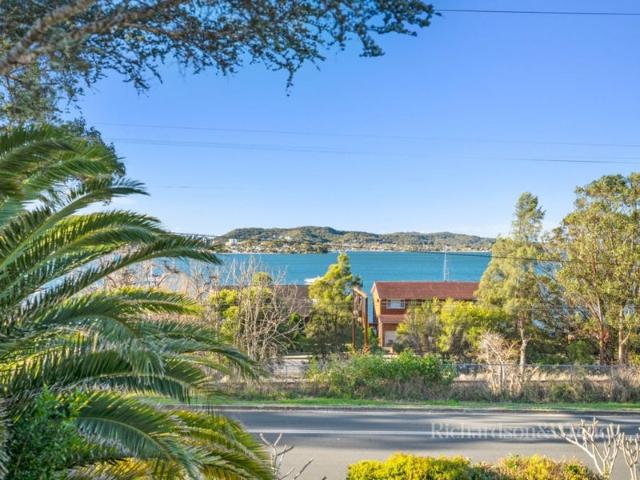 Renovated Family Home With Water Views