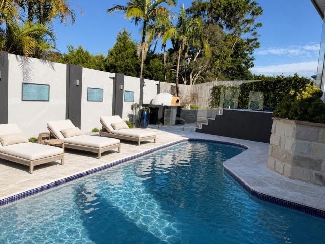 Renovated family home with heated pool and solar