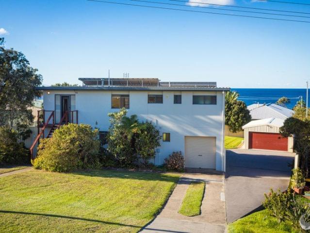 Renovated Family Home with Ocean Outlook