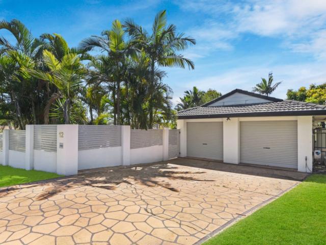 Renovated Family Home with Pool in Peaceful Boonooroo Park