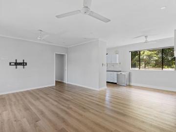 RENOVATED FAMILY HOME WITH POOL & PRIME LOCATION!