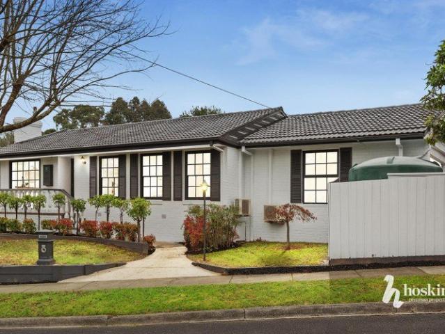 Renovated Family Home with Self Contained Studio and Pool
