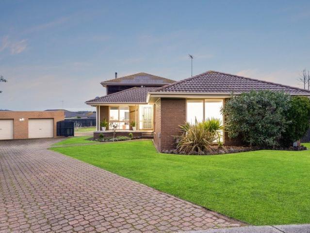 Renovated family home with space for everything!