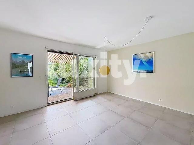 Renovated family house with garden – A stone's throw from the lake and the train station – Gland