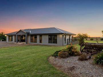 Renovated Family Lifestyle on 3 Acres, Minutes From Cobram