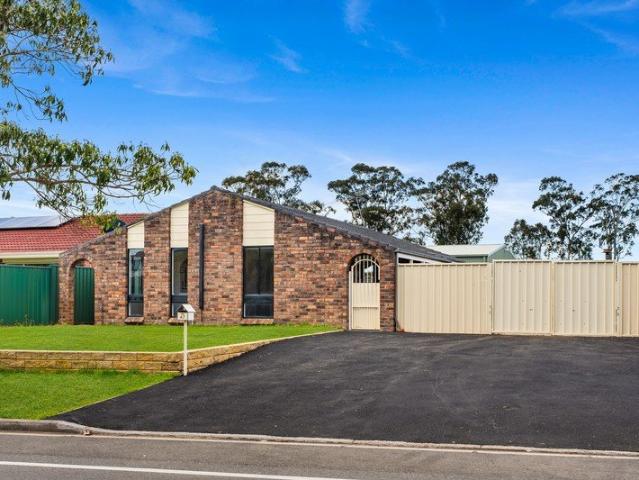 Renovated Family Living with an Exceptional Workshop & Separate Retreat