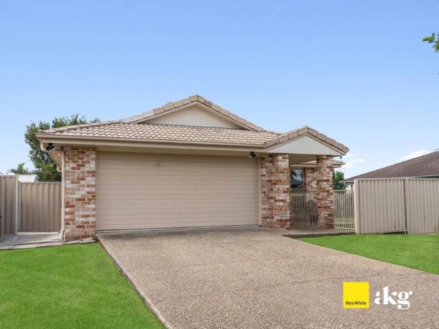 Renovated Family Living with Dual Side Gate Access, Solar & Mountain View Backdrop
