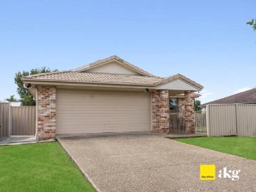Renovated Family Living with Dual Side Gate Access, Solar & Mountain View Backdrop