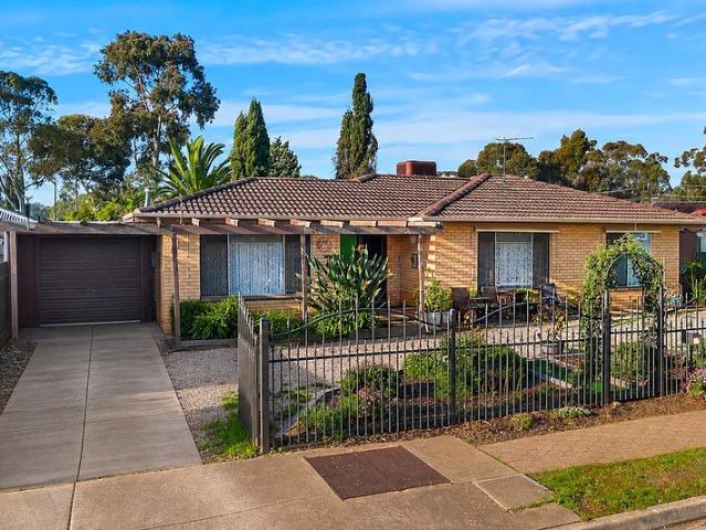 Renovated Family Living With Exceptional Vehicle Accommodation