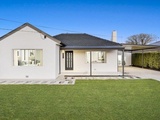 Renovated Family Living with Flexible Rumpus Space