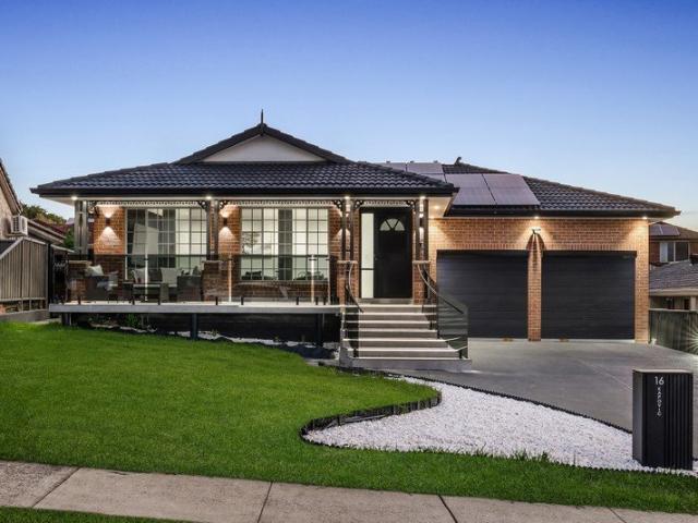 Renovated Family Living with Self Contained Granny Flat