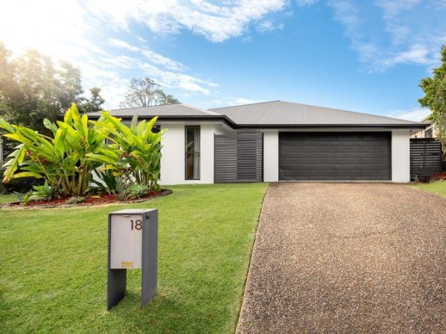 RENOVATED FAMILY LIVING IN A CONVENIENT COOMERA LOCATION