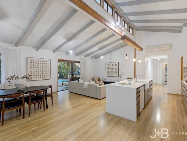 Renovated Family Living on 887sqm with Pool, Space and Style