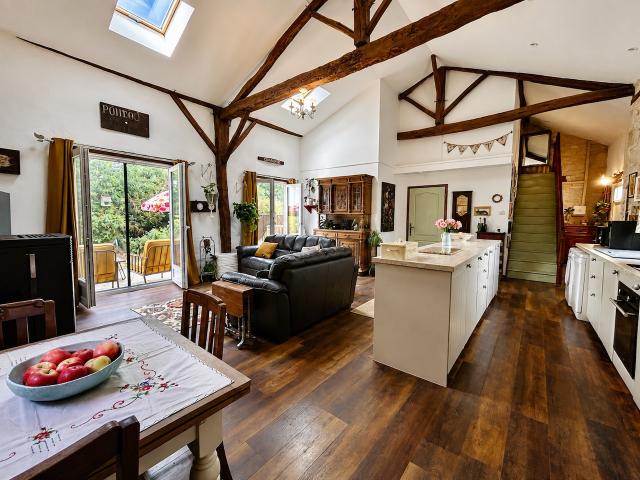 Renovated Farmhouse gite & gite and studio