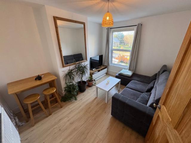Renovated Flat Great Location Bills Included