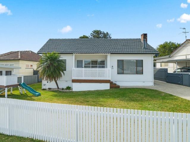Renovated, Flexible and Ready to Live In