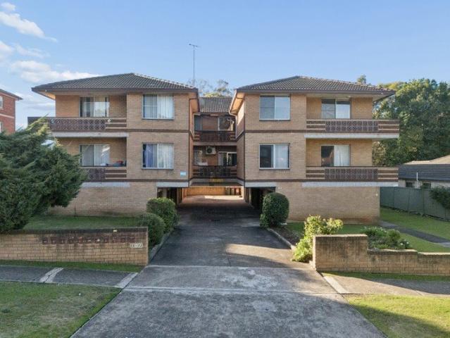 Renovated Full Brick Apartment with Triple Aspects and No Common Walls
