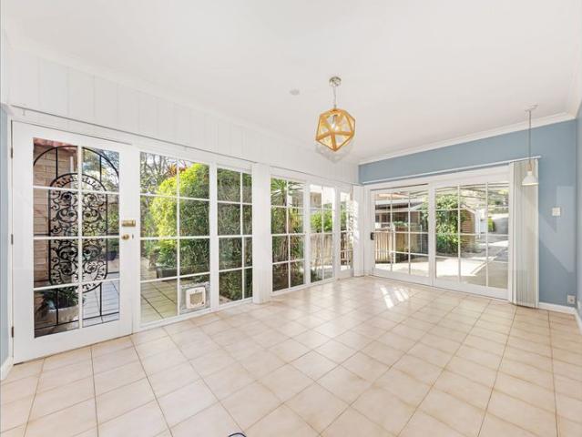 Renovated Full Brick Cottage Just a Stroll to Rail and Village