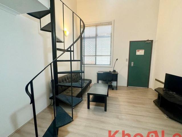 RENOVATED FURNISHED LOFT IN PRIME LOCATION!