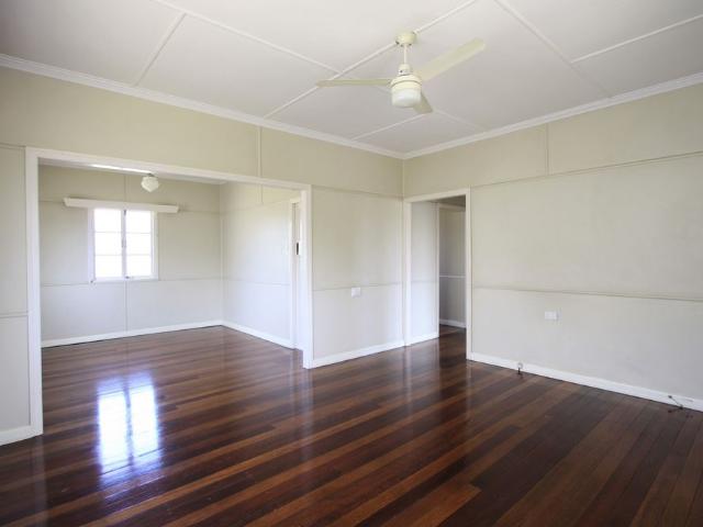 Renovated Kitchen Large Yard Air Con