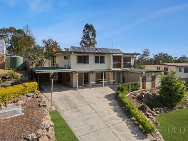 Renovated Kitchen, Sunsets from the Deck & Plenty of Space for the Family Across Two Levels
