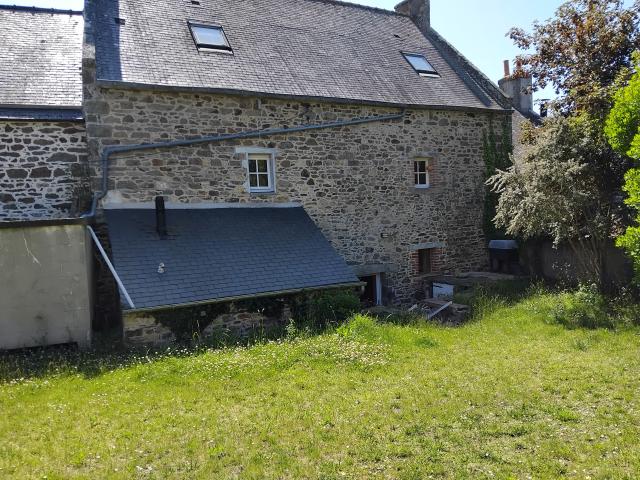 Renovated house in one of the most beautiful villages in France, 250 m from the beach