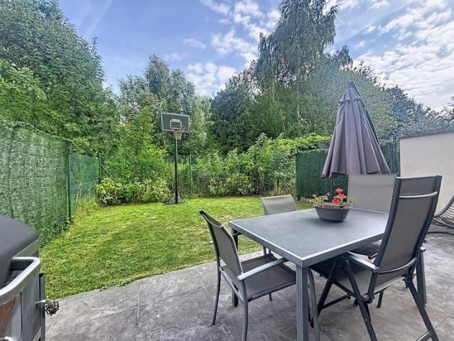 Renovated house of 225m² with a garage