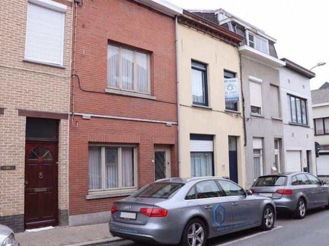 RENOVATED HOUSE WITH 3 BEDROOMS AND GARDEN
