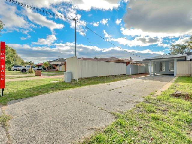 Renovated House with a Spacious Backyard in a Convenient Thornlie Location