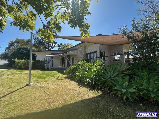 RENOVATED HOME WITH THE VIEWS TO THE BUNYA MOUNTAINS