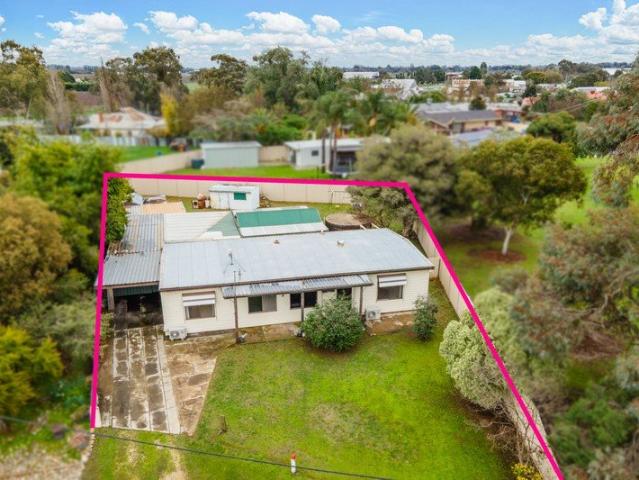 Renovated Home with Town water in Shepparton East!
